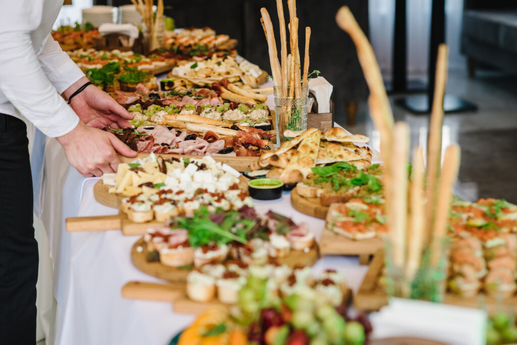 distintos tipos de catering, como el centro mesa